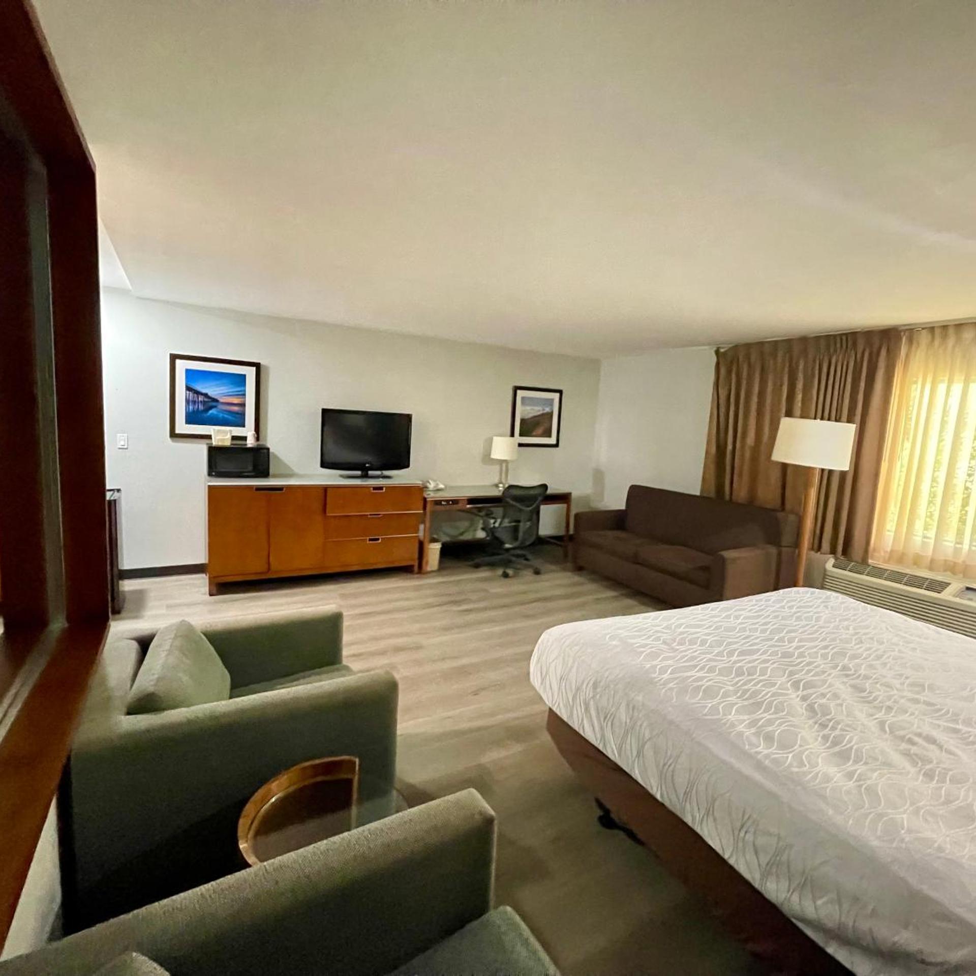 جناح، Portside Inn & Suites 5/7