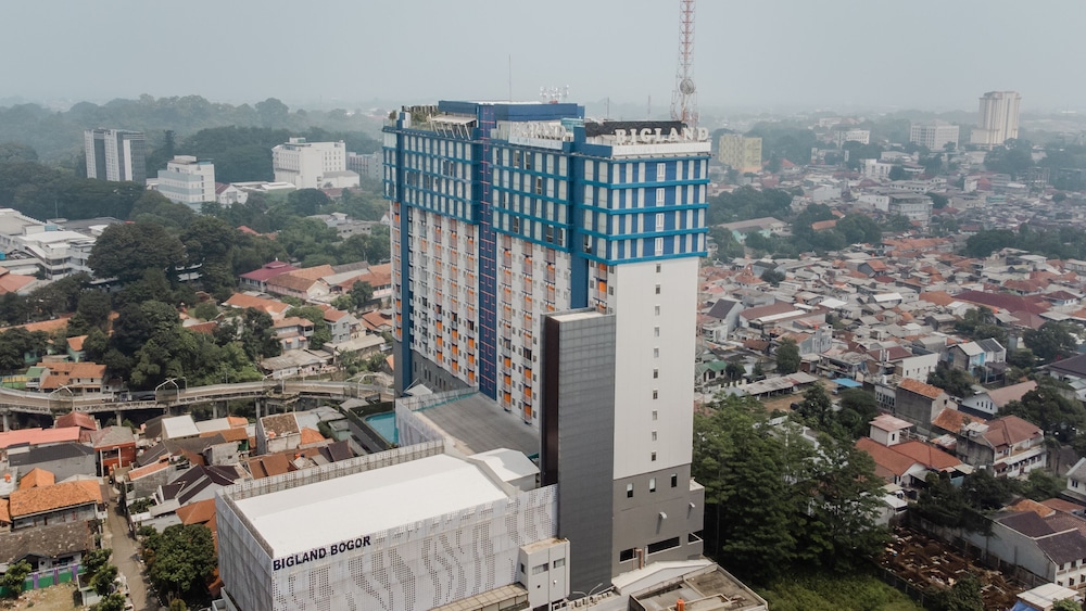 Bigland Hotel Bogor 3/50