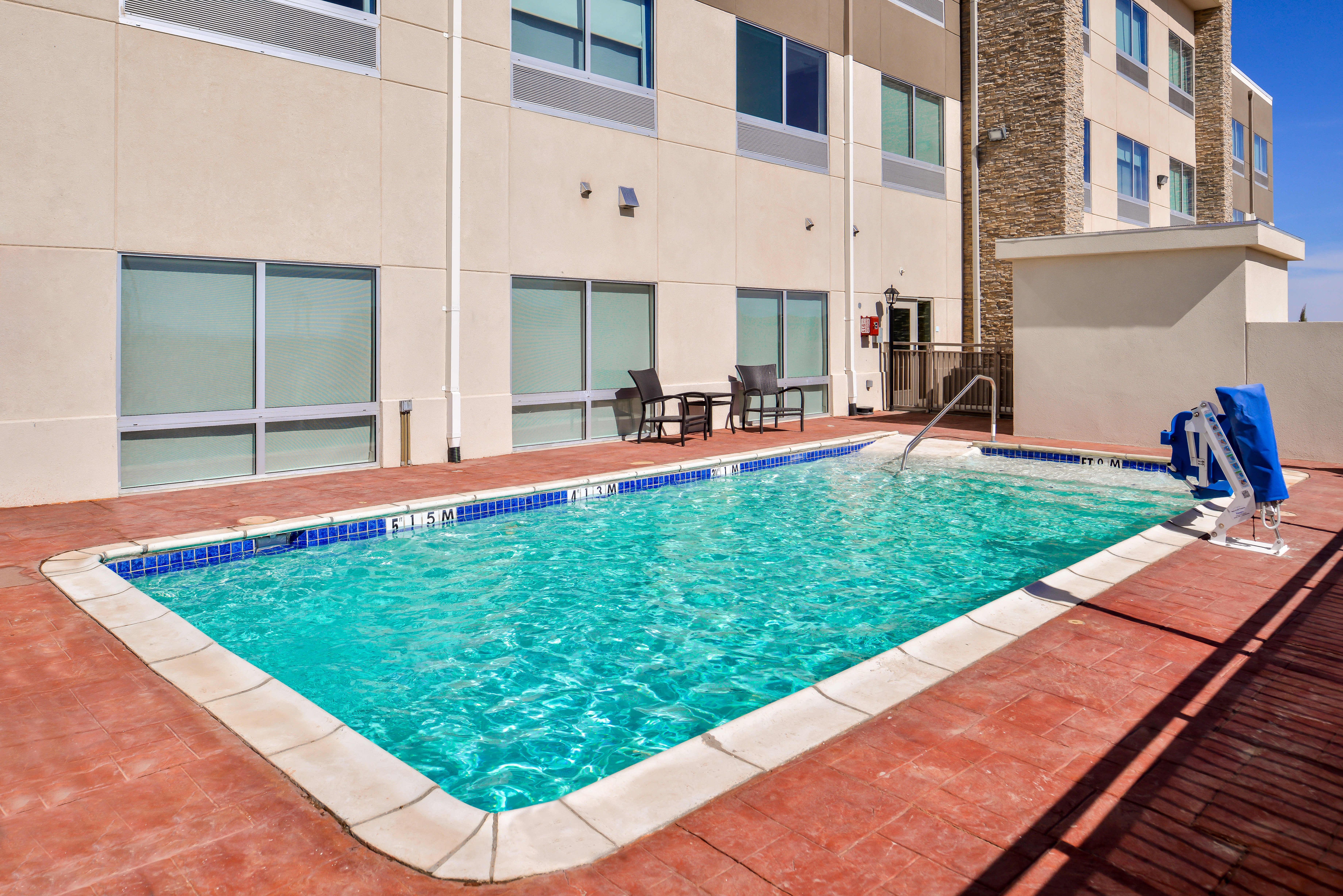 HOLIDAY INN EXPRESS & SUITES VAN HORN 61/65