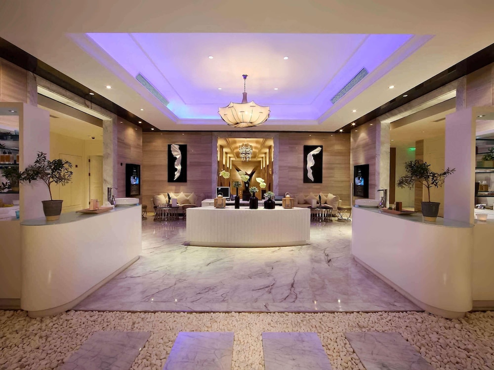 Sofitel Guangzhou Sunrich 8/76