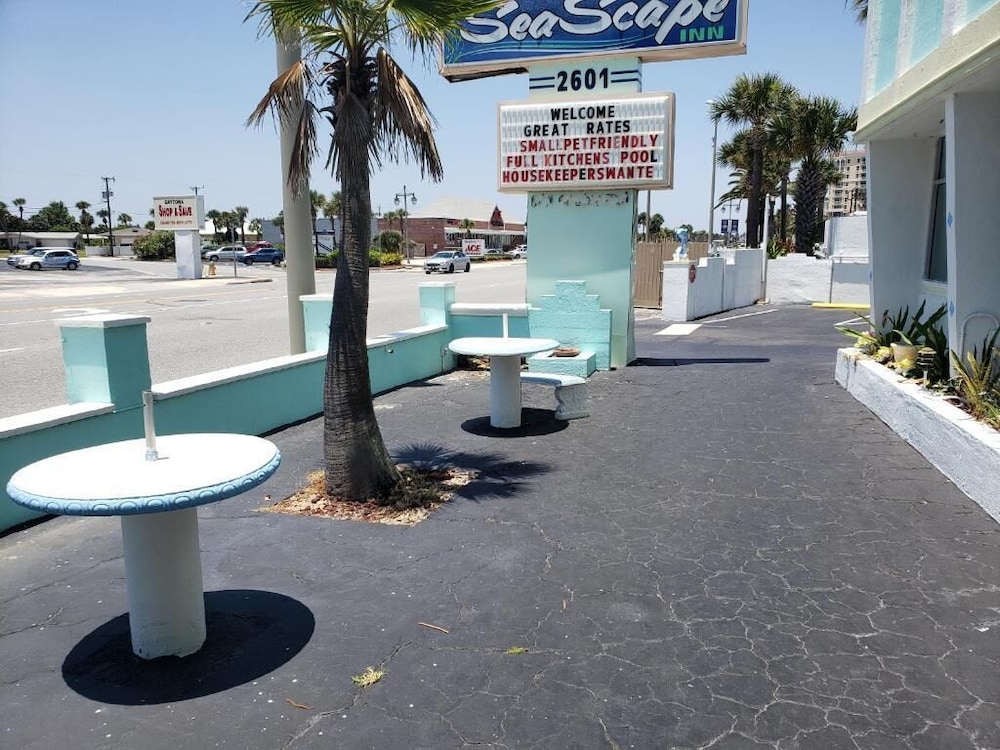 The Seascape Inn 47/53