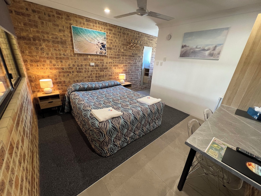 Golden Beach Motor Inn 24/45
