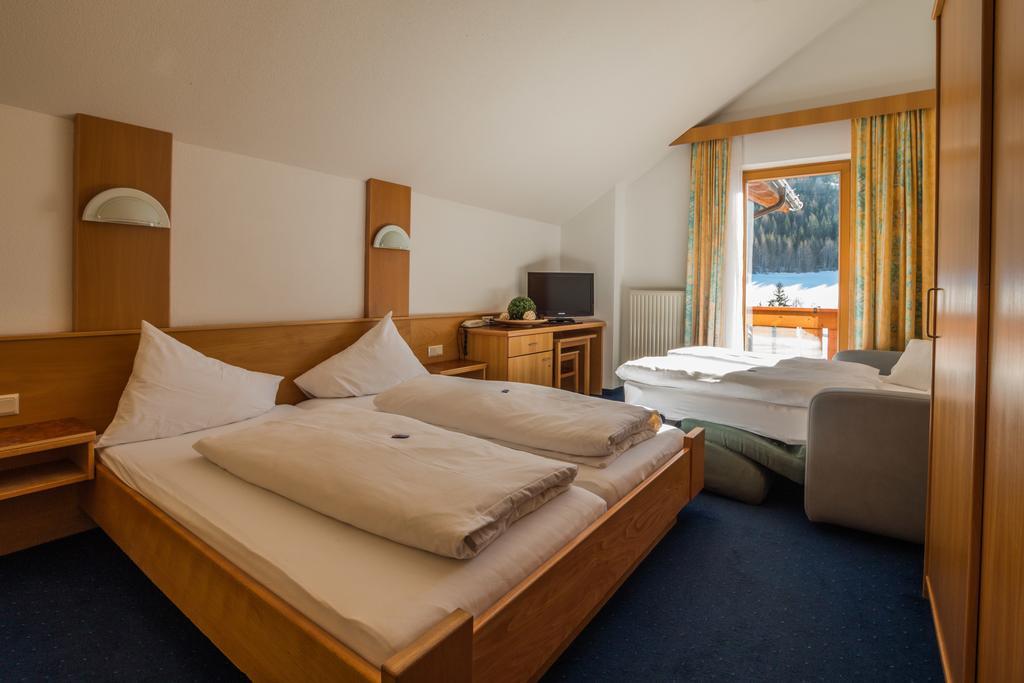 Erlebnishotel Fendels 5/22
