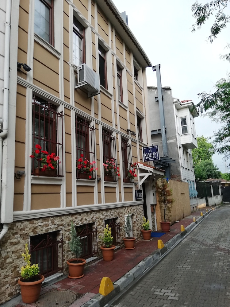 Galley Hotel 41/50