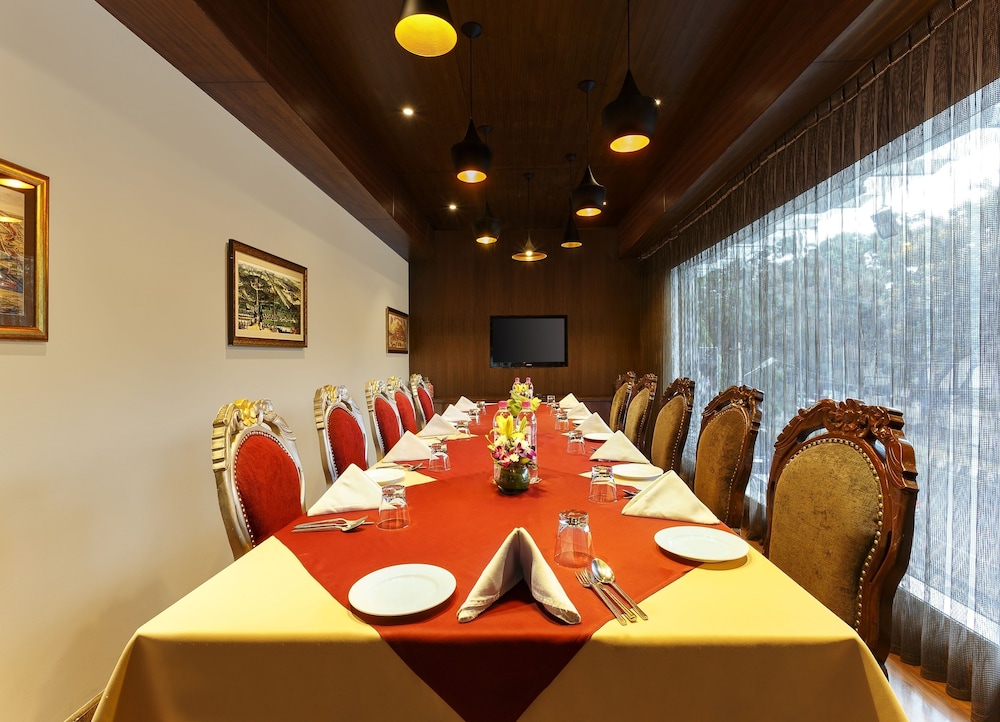 La Marvella, Bengaluru 47/51