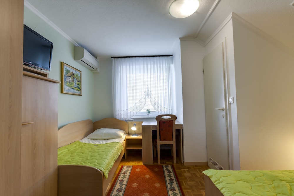 Rooms and Apartments Jana 55/76