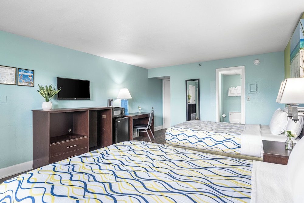 Boardwalk Beach Resort Hotel 32/65