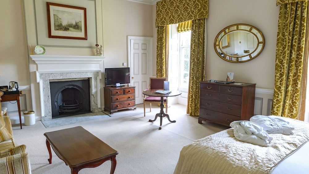 Hintlesham Hall 63/82