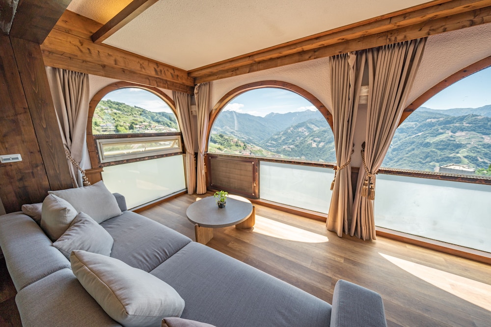 Egmont Resort 20/50