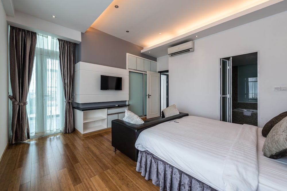 Naki Suites At Silvertown 5/49