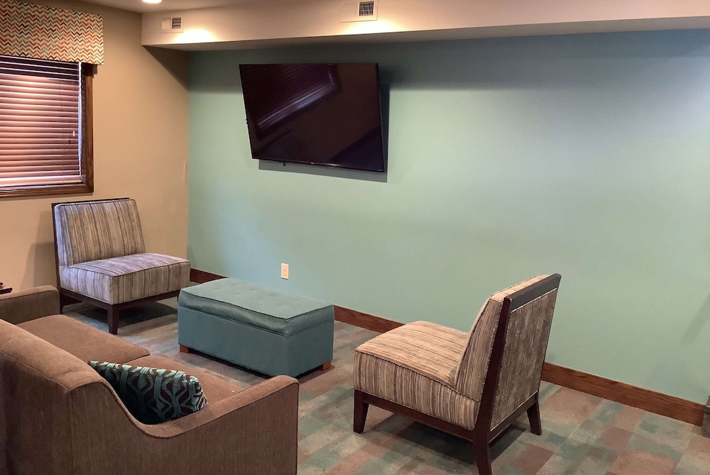 Super 8 By Wyndham Lincoln West 21/31