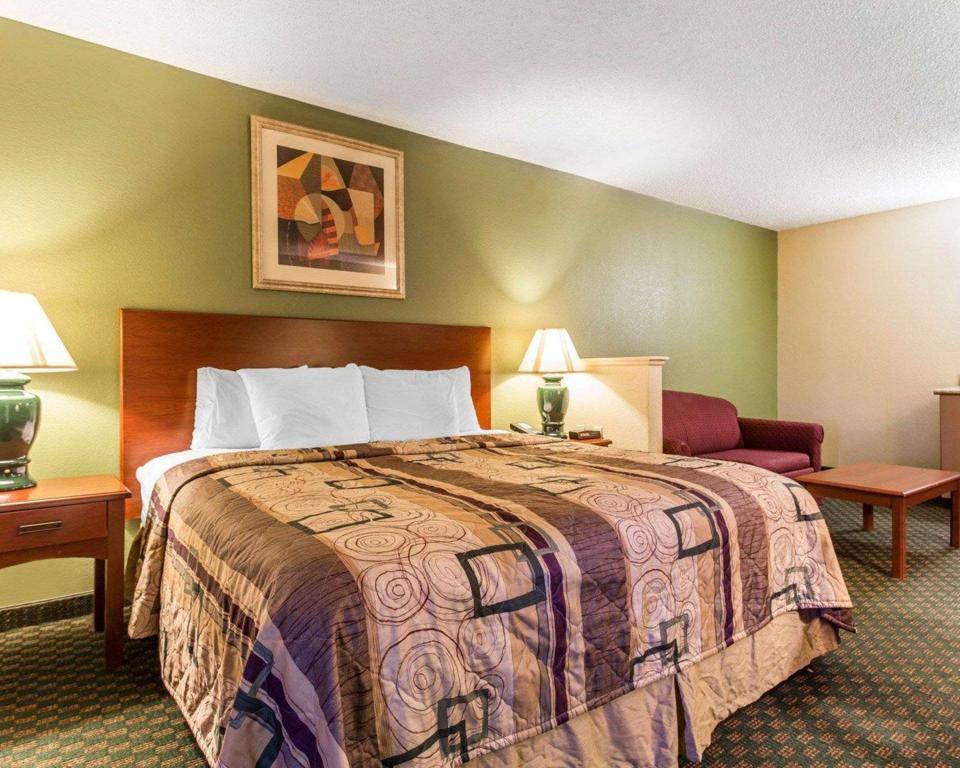 SUITE, KING BED