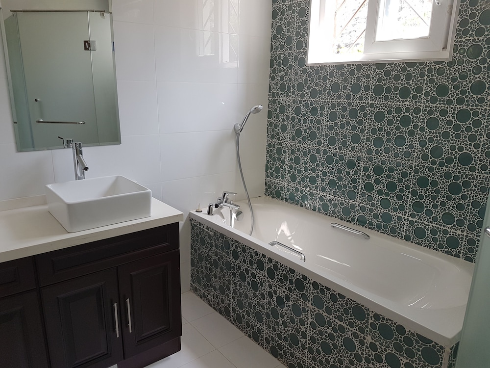 Queens Chateau Boutique Villa 44/50
