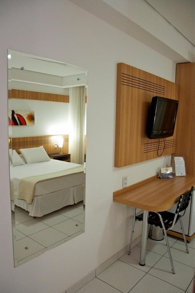 Delcas Hotel 43/68