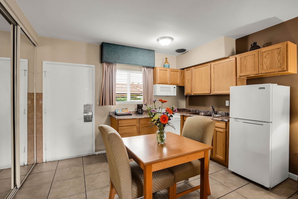Inn at Deep Canyon 55/71
