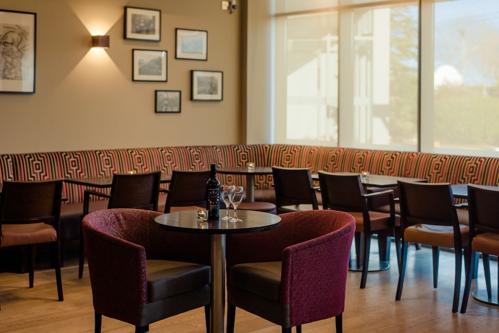 Rochestown Lodge Hotel 28/32