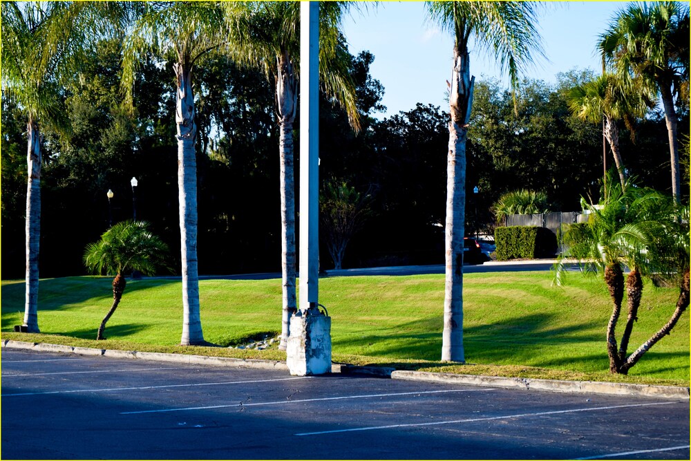 Stay Inn and Suites 51/76