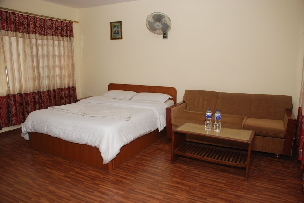 DELUXE, DOUBLE OR TWIN BED