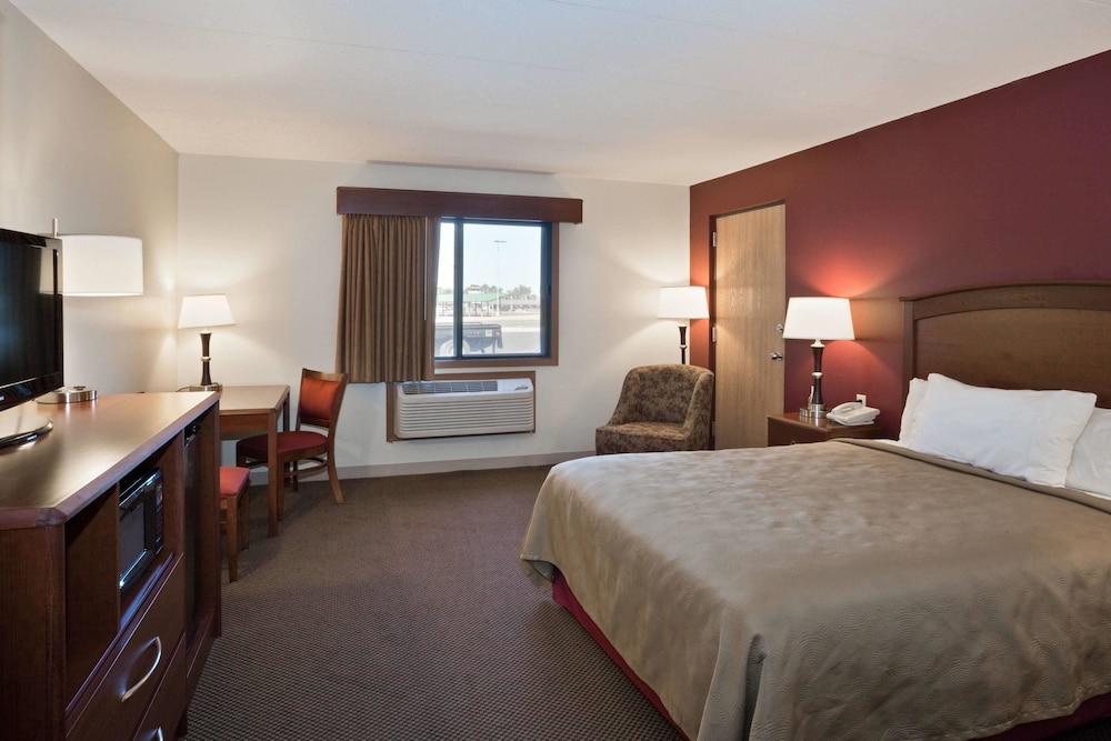Americinn By Wyndham Mitchell 8/36