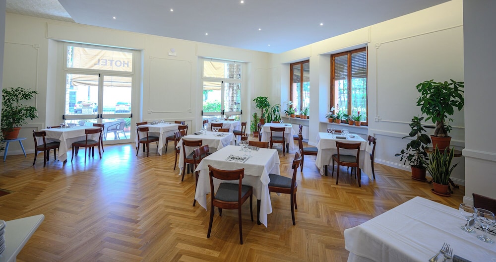 Hotel Moderno Assisi 38/50