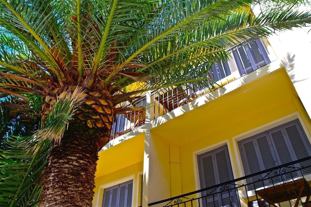 Hotel Le Grillon 1/25