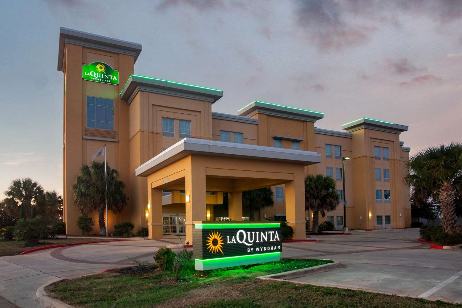 La Quinta Inn Suites Pearsall 6/56
