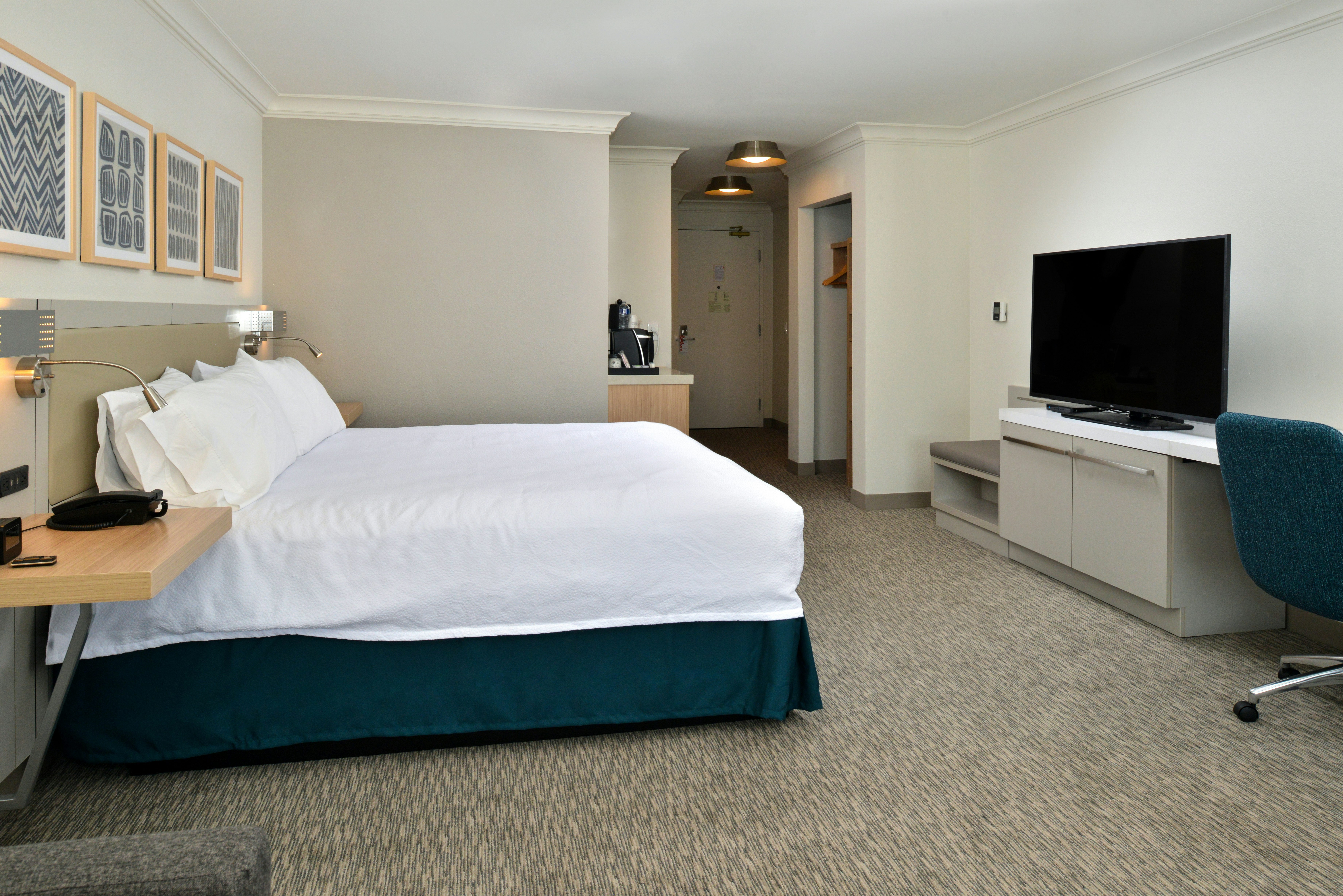 ROOM, KING BED, JETTED TUB
