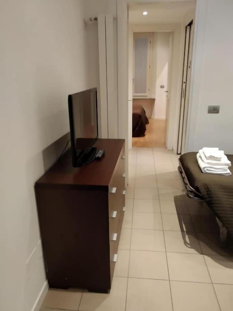 Easy Milano Rooms And Apartments Navigli 3/46