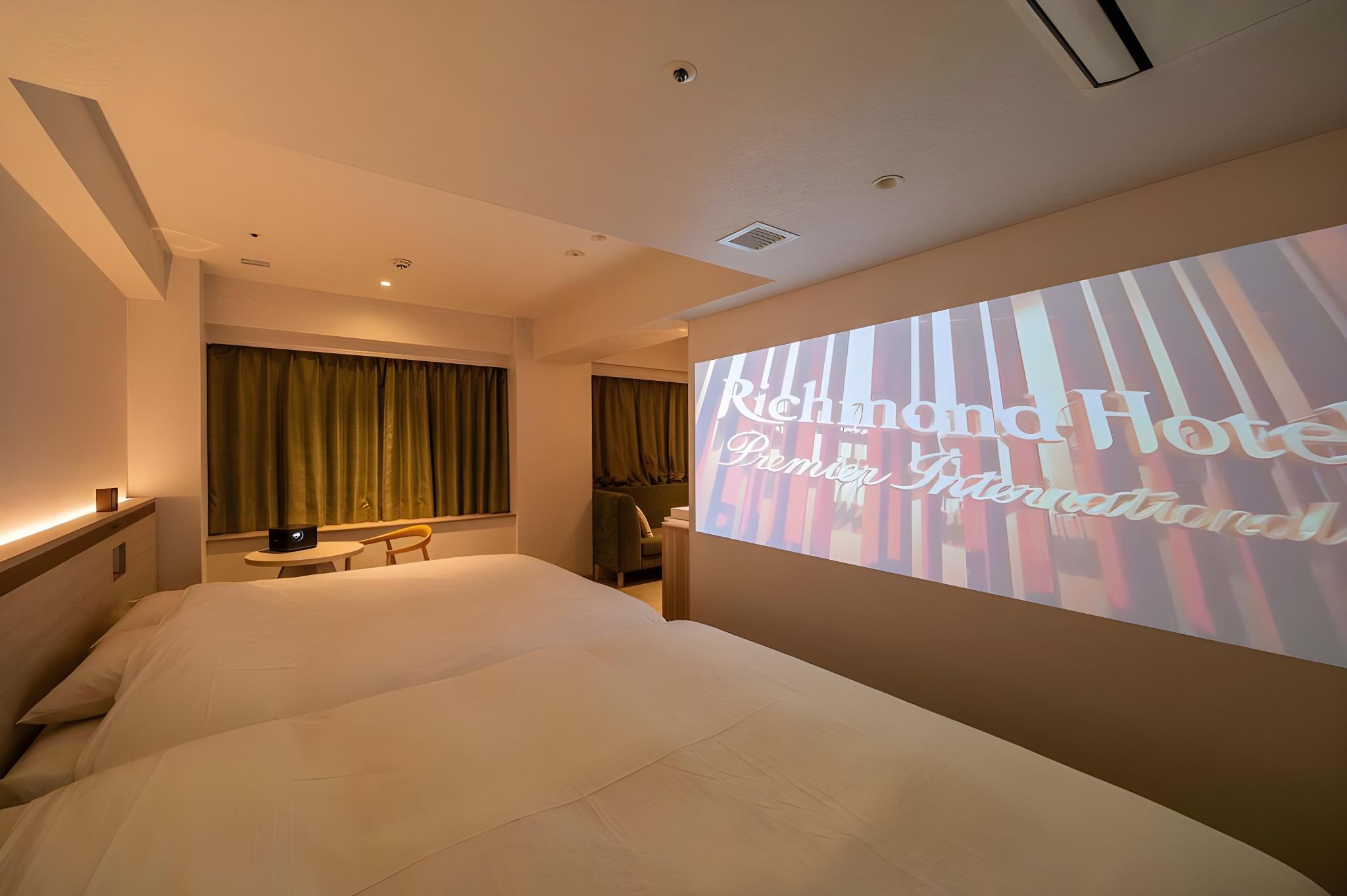 Relax, Twin Beds