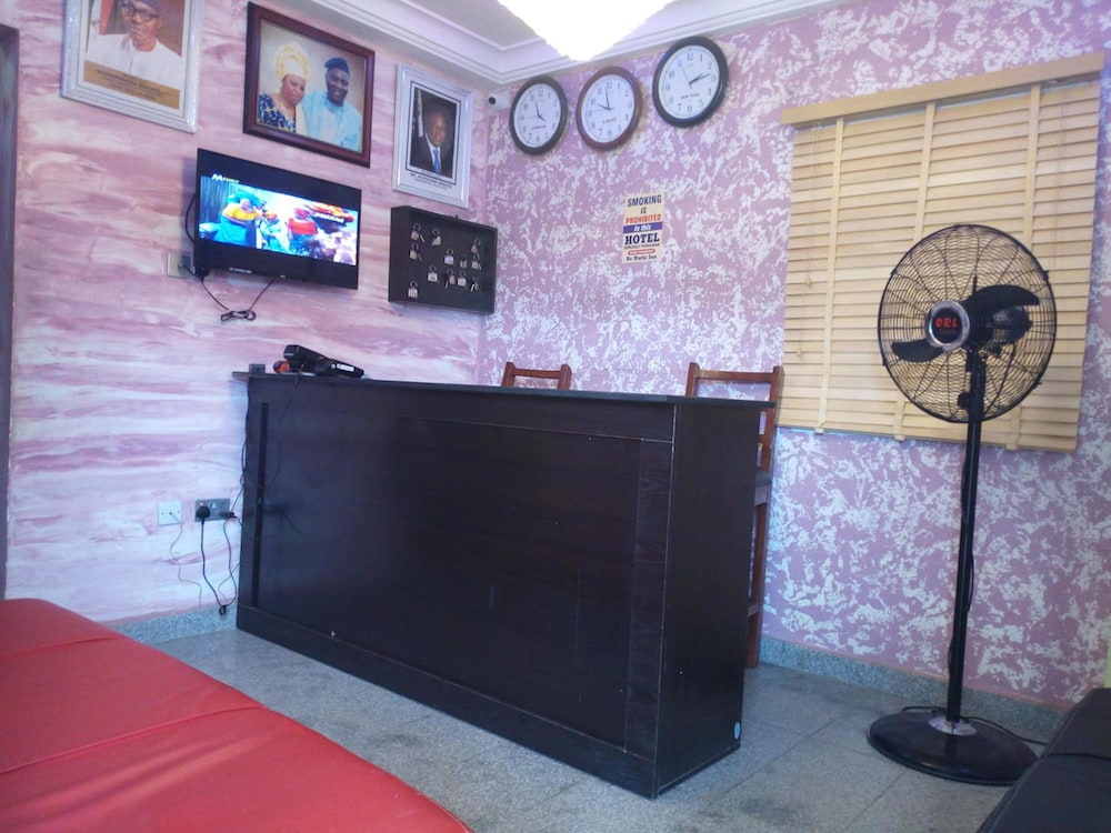 De Maria Inn 2/30