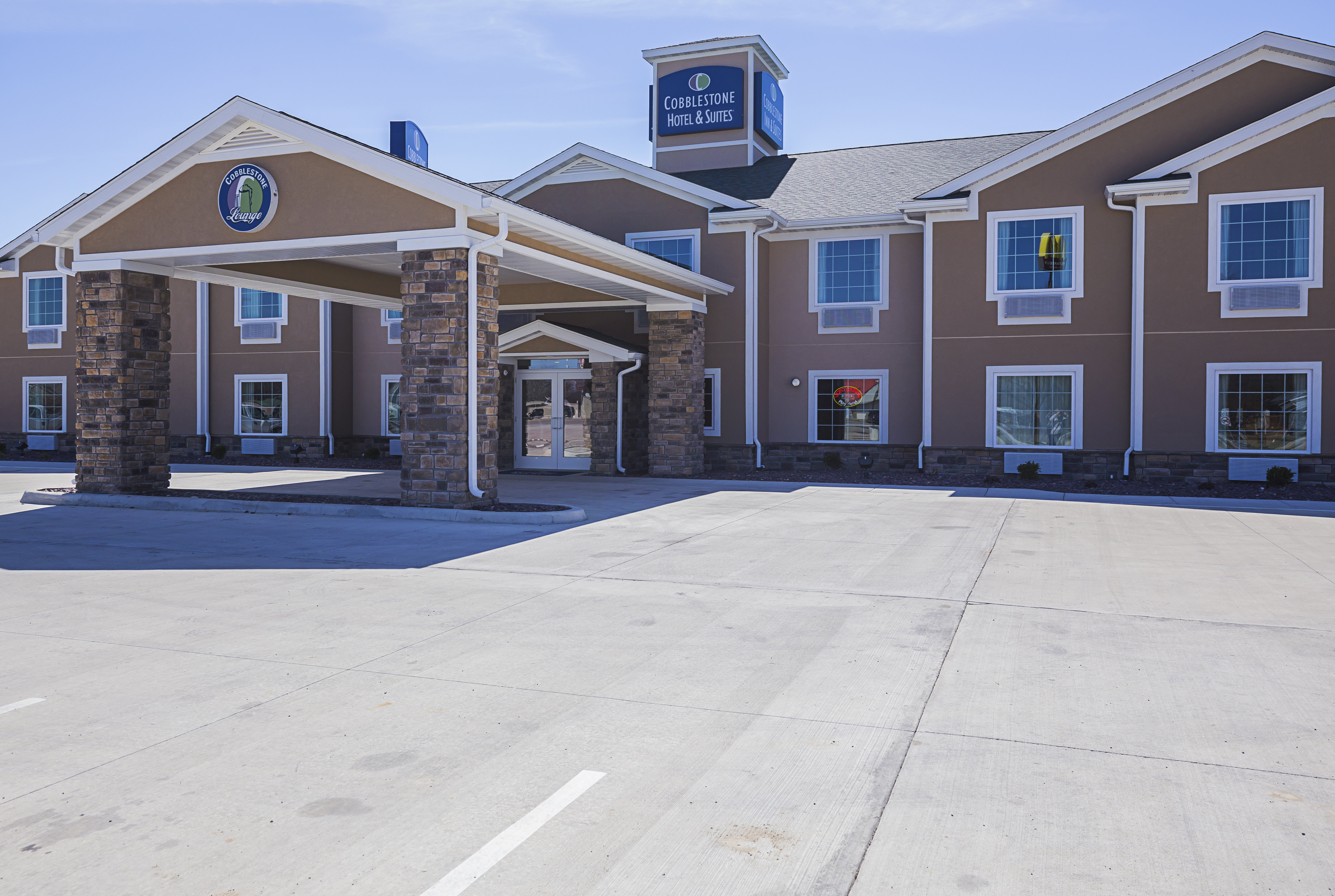 Cobblestone Hotel & Suites - Paxton 58/63