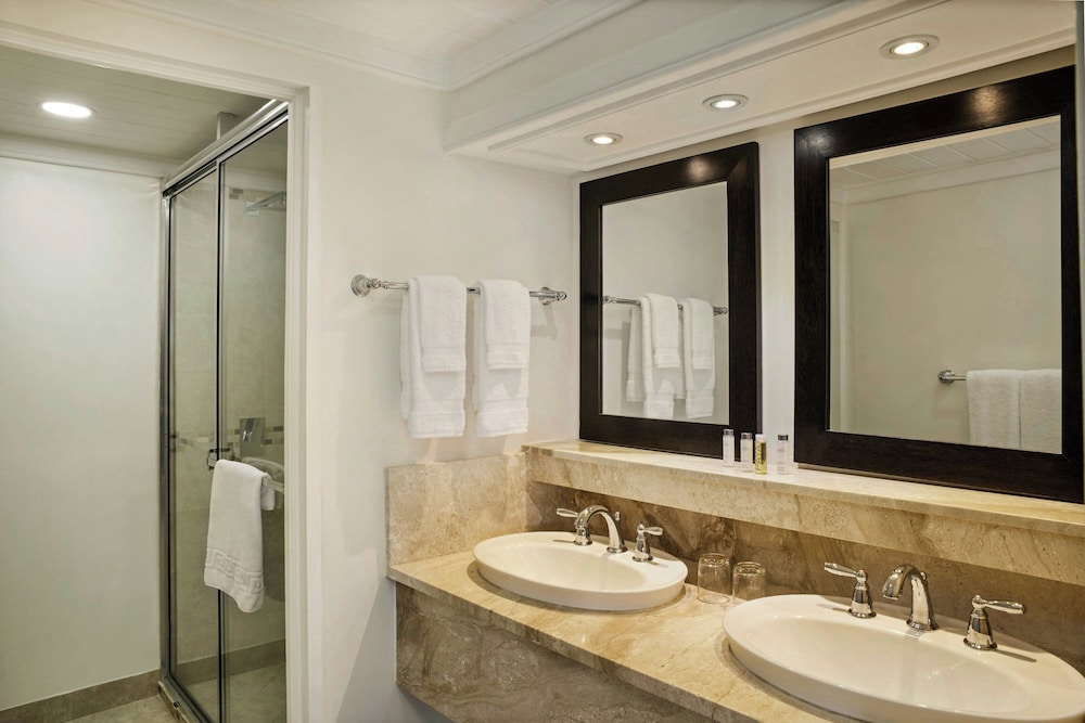 Crystal Cove by Elegant Hotels - All-Inclusive 48/50