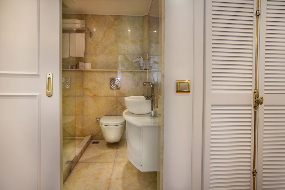 Valide Sultan Konagi Hotel 39/40