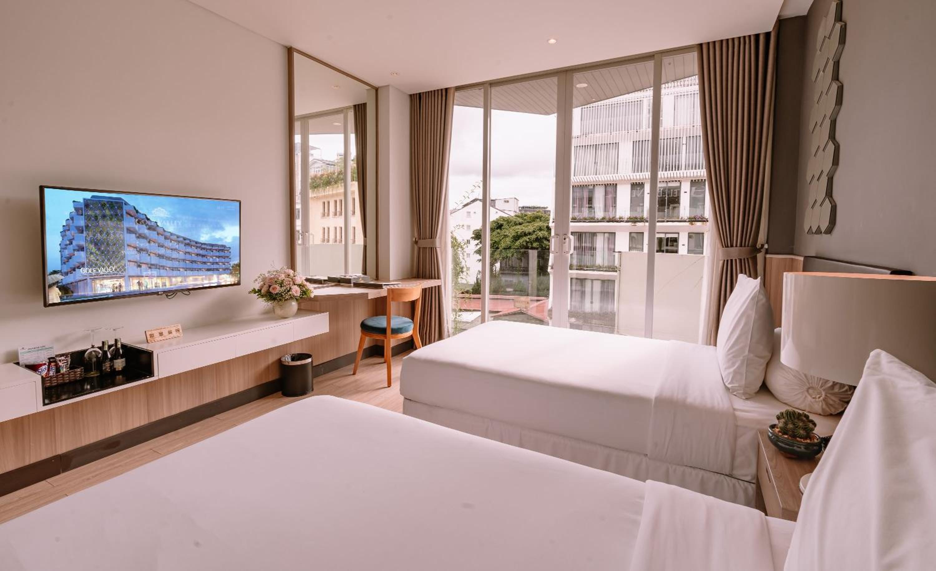 Superior, Twin Beds, Balcony