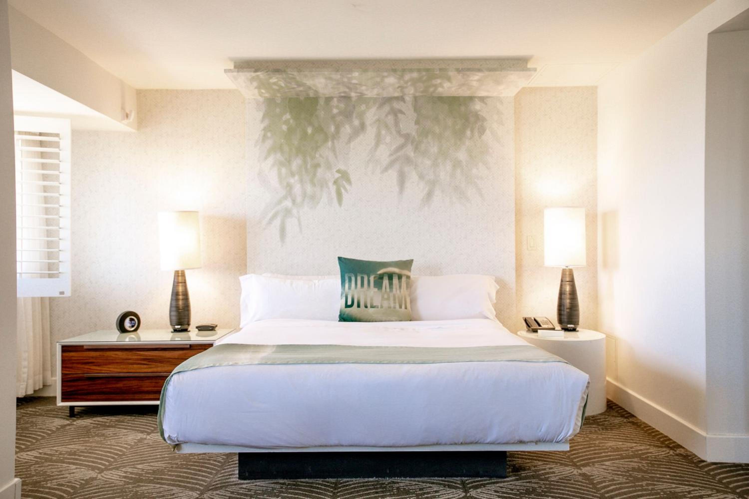 2 Bedrooms, Mega, Suite, King and Queen Bed, W Los Angeles West Beverly Hills 2/5