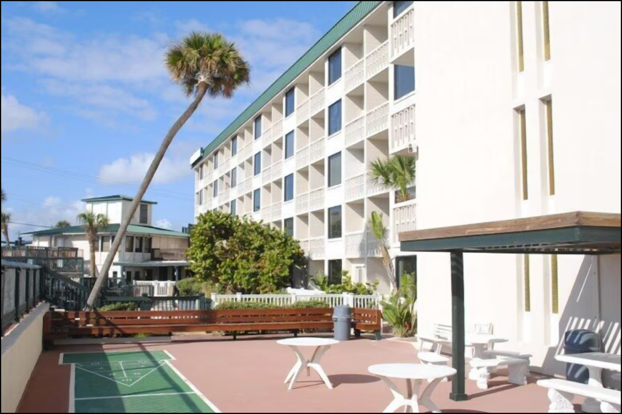 Howard Johnson by Wyndham Oceanfront Daytona Beach 2/44