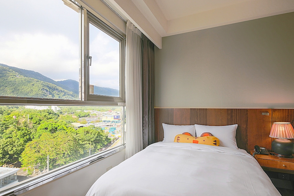 CLASSIC, QUADRUPLE, 2 DOUBLE BEDS, MOUNTAIN VIEW