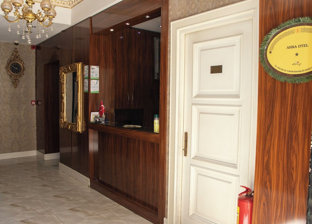 Sahra Airport Hotel 12/56