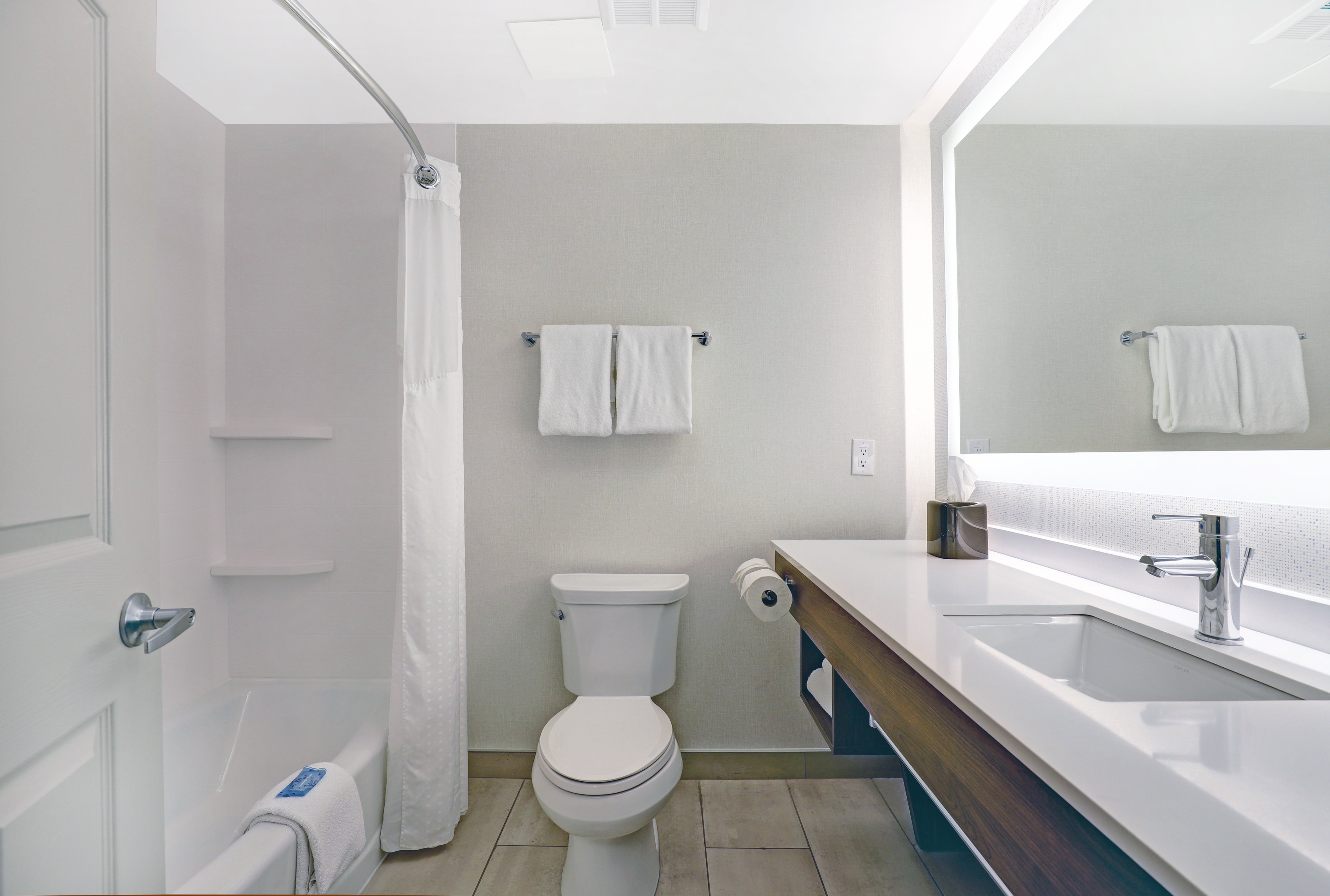 Holiday Inn Express Whitby Oshawa An Ihg Hotel 70/78