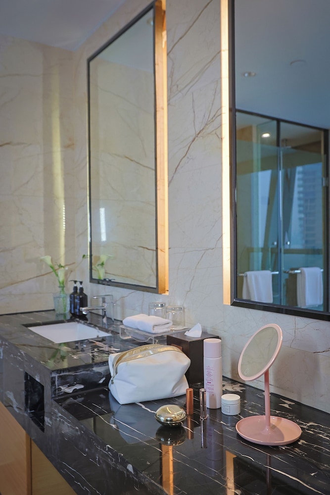 Crowne Plaza Yiwu Expo 48/50