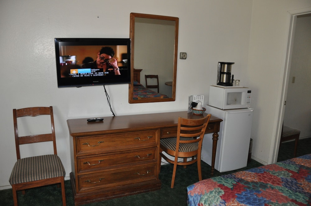 Cedar Inn & Suites 49/64