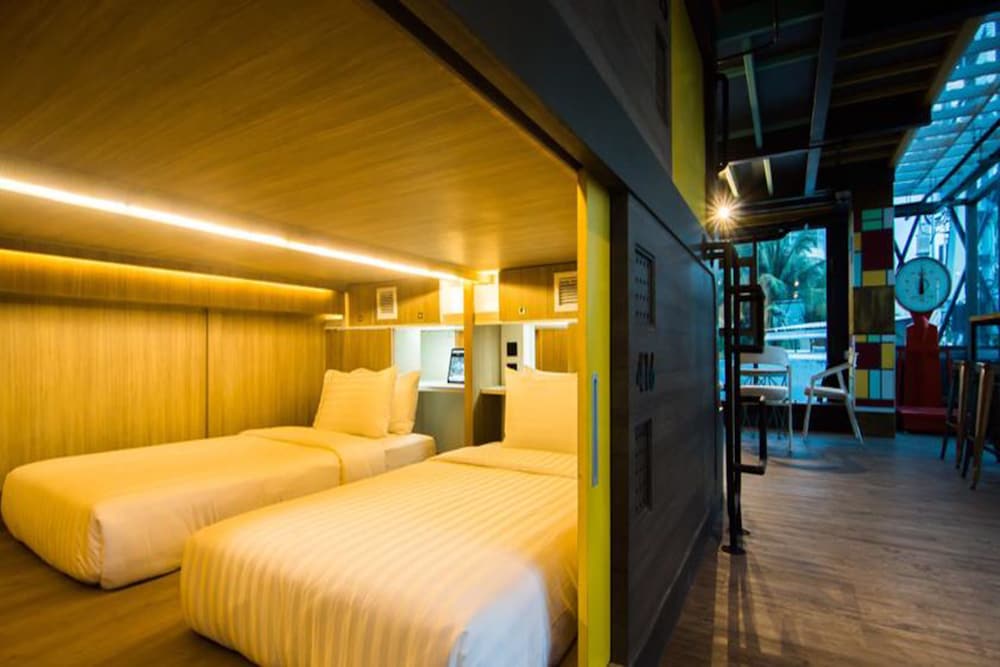 CAPSULE, TWIN BEDS