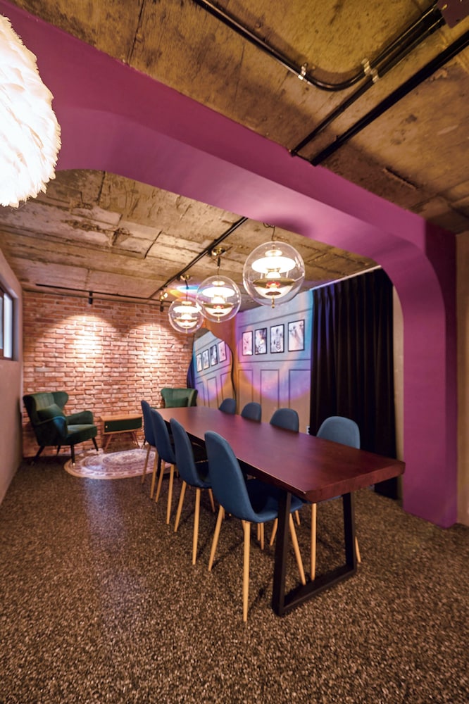 88 Hostel 38/49