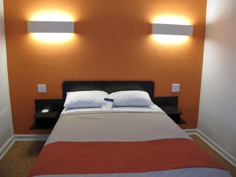 Motel6 Baltimore MD 22/44