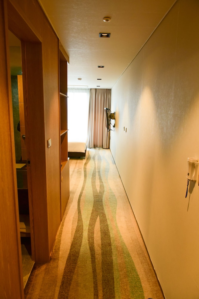 Ebenezer Hotel 23/46