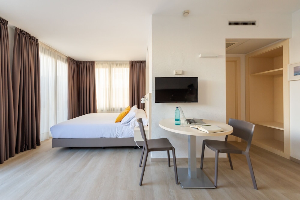 شقة سوبيريور بسريرين منفصلين بشرفة مع أريكة، Apartamentos Atenea Park 5/9