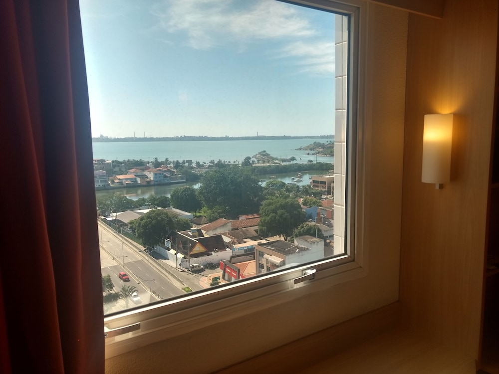 Ibis Vitoria Praia Do Canto 71/75