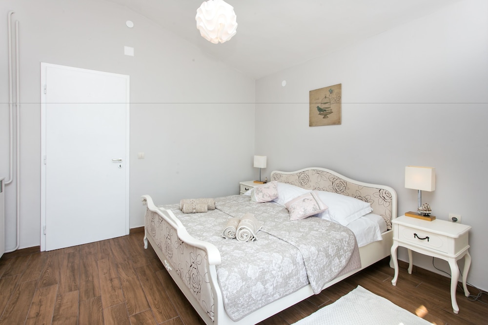 Apartments Villa Mirjana 13/75