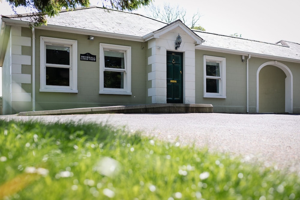 Brookhall Cottages 45/50
