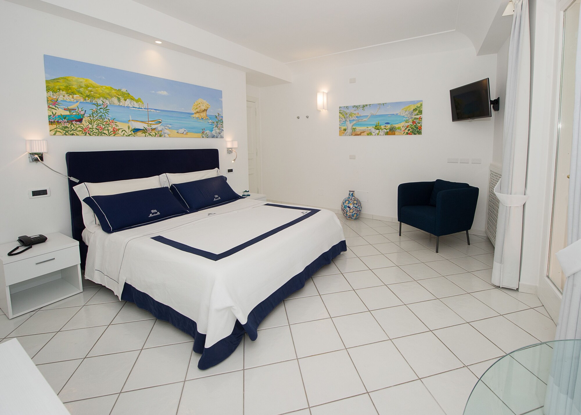 ROOM, DOUBLE BED